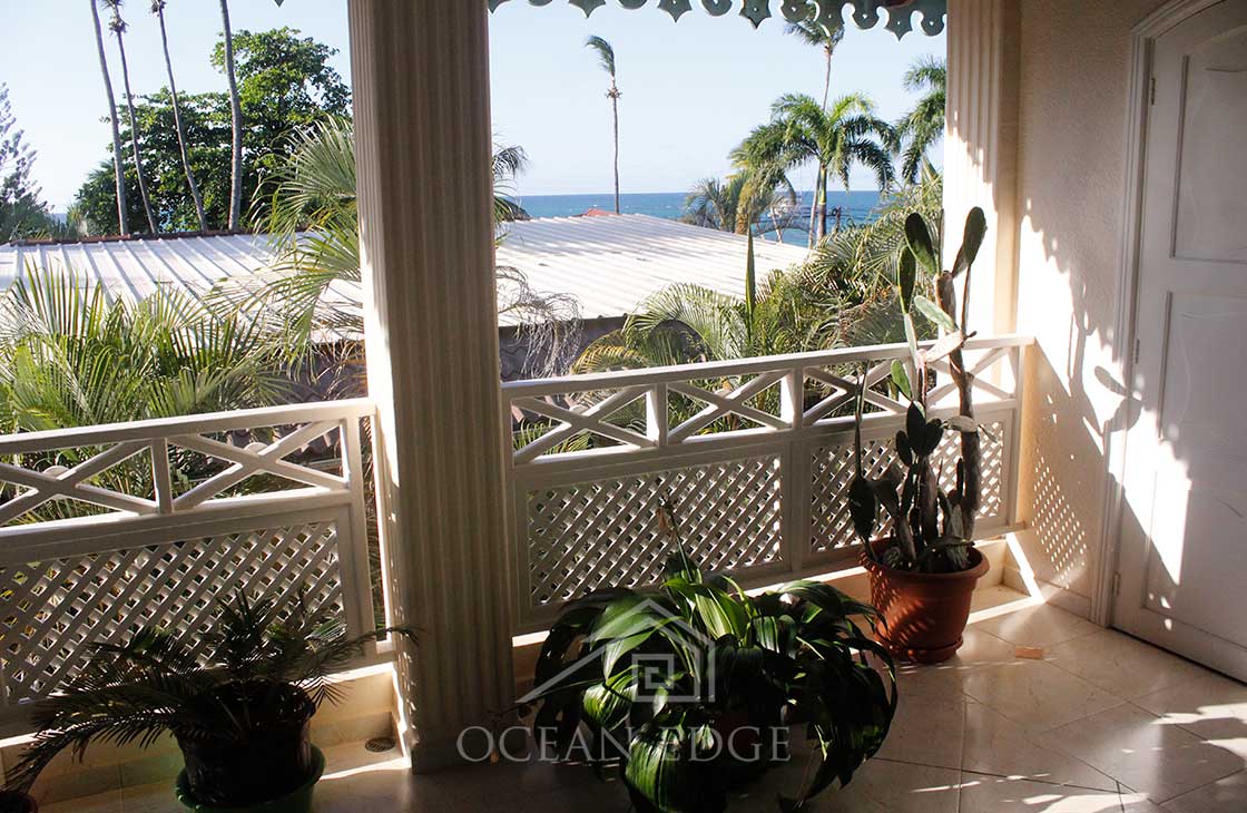 Beachfront penthouse with ocean view (29)