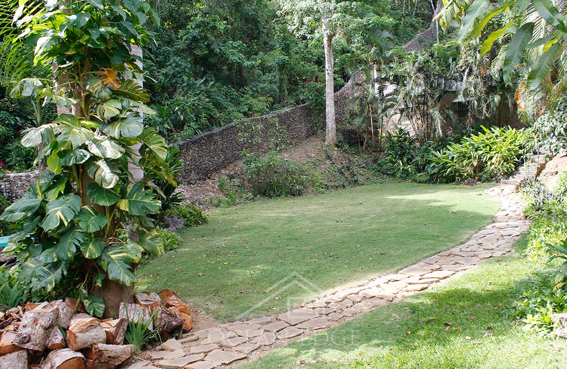 Las-Terrenas-Real-Estate-Ocean-Edge-Dominican-Republic - Authentic caribbean house in green community (29)