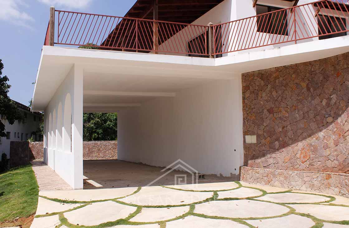 Las-Terrenas-Real-Estate-Ocean-Edge-Dominican-Republic - Large villa on a central hillside (27)