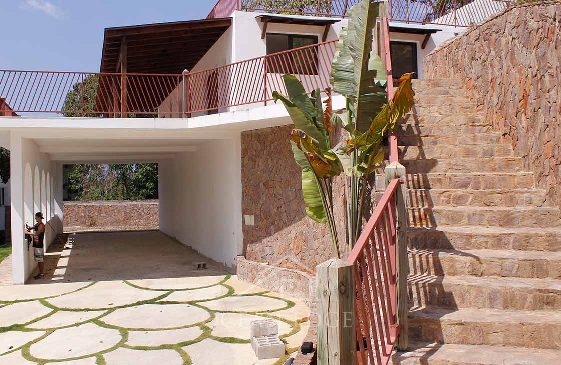 Las-Terrenas-Real-Estate-Ocean-Edge-Dominican-Republic - Large villa on a central hillside (3)
