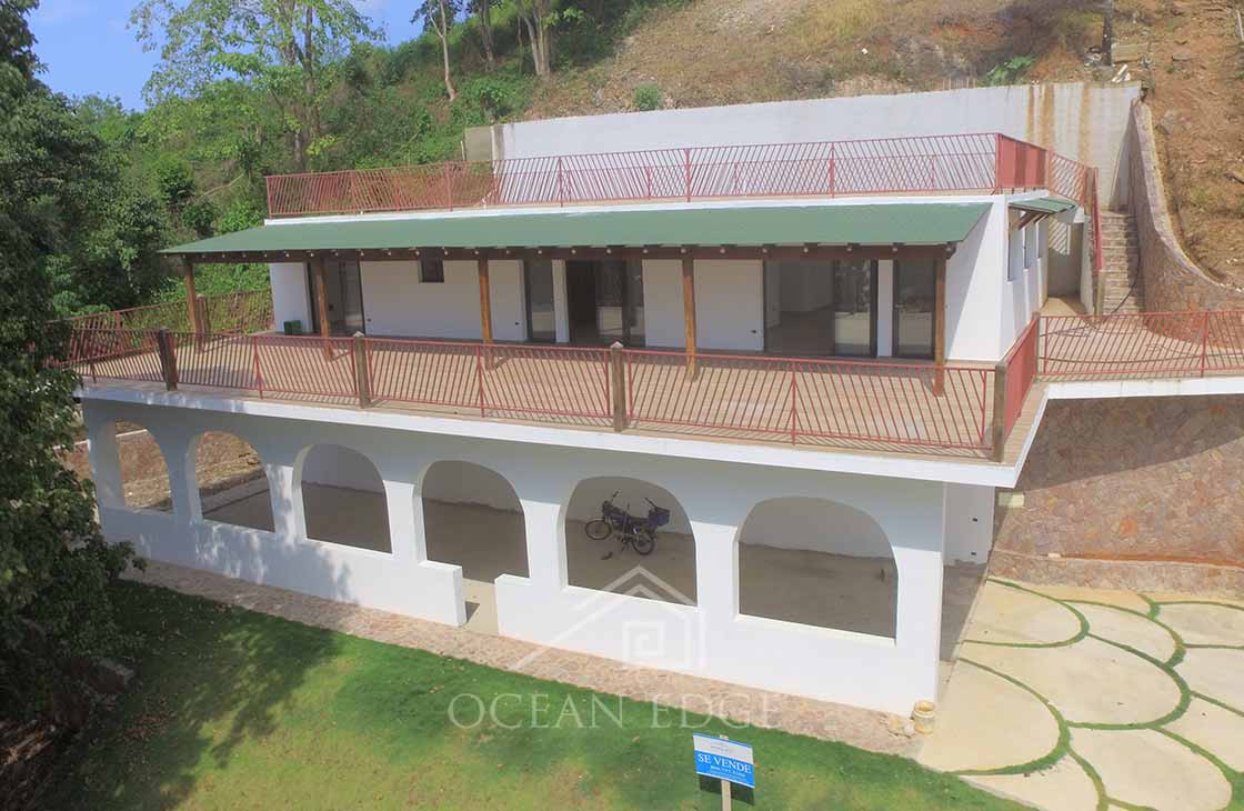 Las-Terrenas-Real-Estate-Ocean-Edge-Dominican-Republic - Large villa on a central hillside (4)