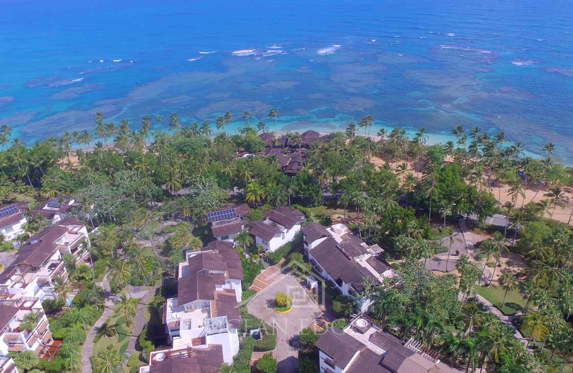 Las-Terrenas-Real-Estate-Ocean-Edge-Dominican-Republic - Luxury townhouse in beachfront community drone (1)