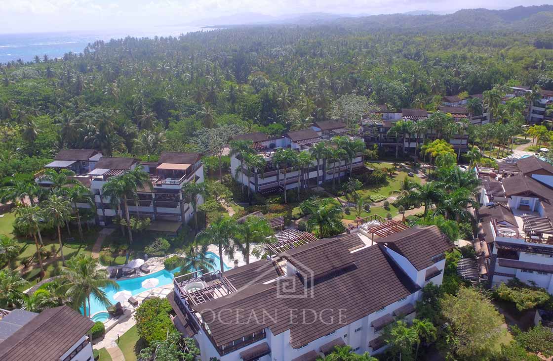 Las-Terrenas-Real-Estate-Ocean-Edge-Dominican-Republic - Luxury townhouse in beachfront community drone (4)