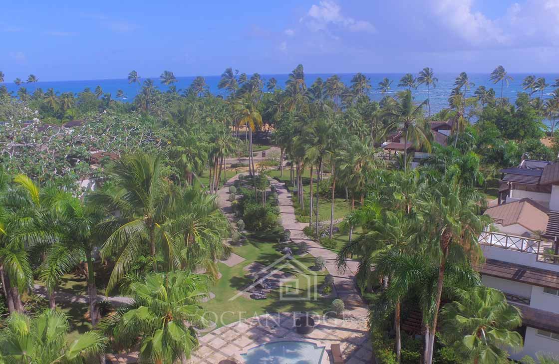 Las-Terrenas-Real-Estate-Ocean-Edge-Dominican-Republic - Luxury townhouse in beachfront community drone (9)
