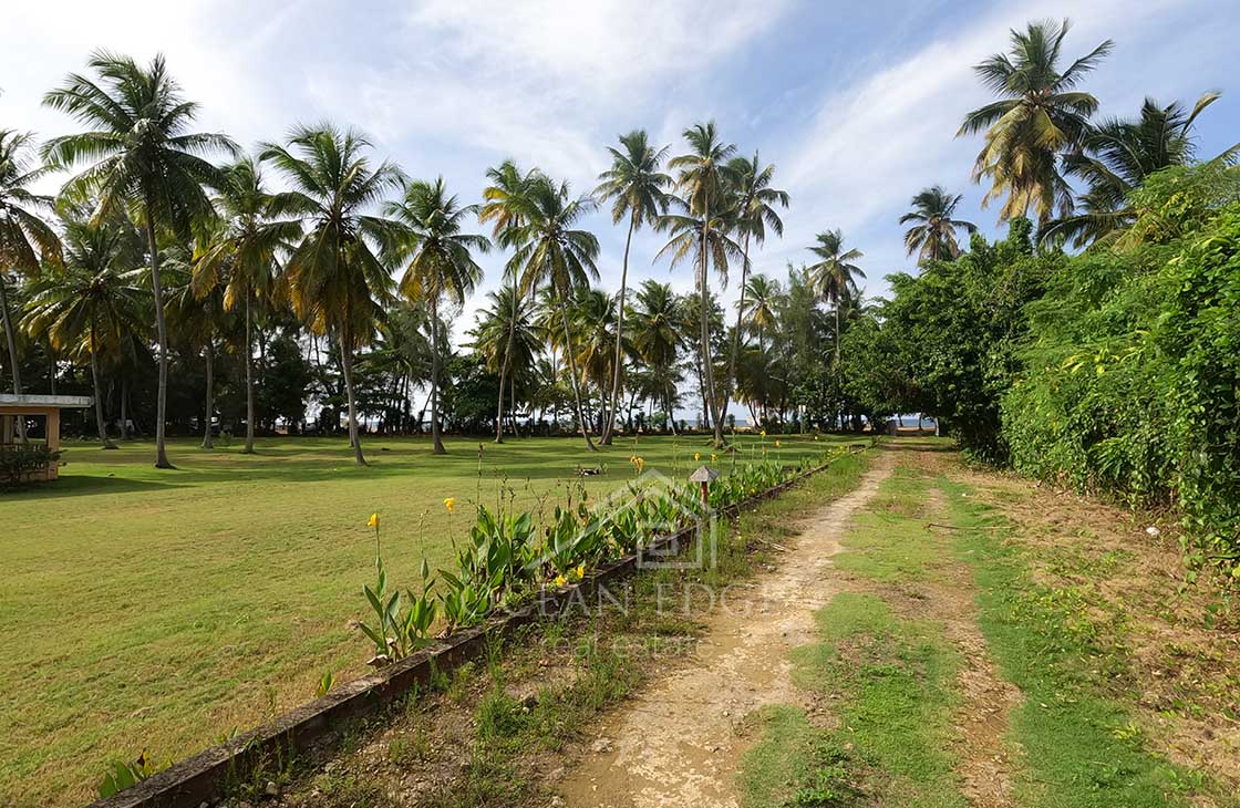 Beachfront-hotel-development-opportunity-Las-terrenas-real-estate-ocean-edge-1