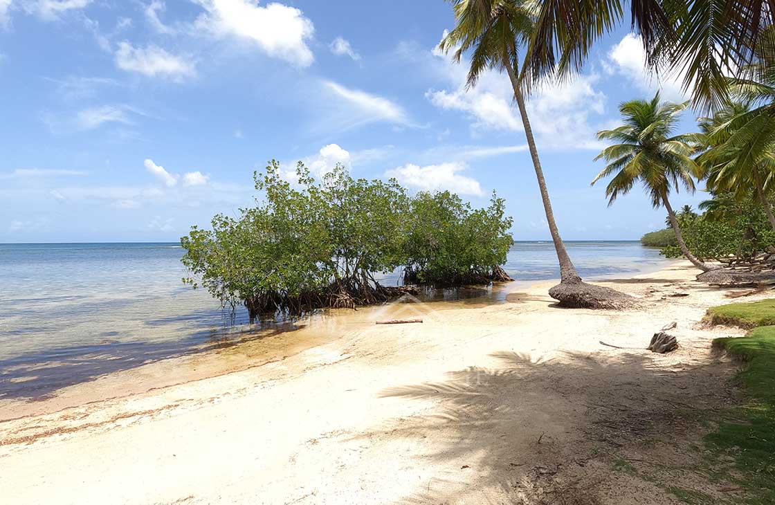 Large beachfront land in intimate area