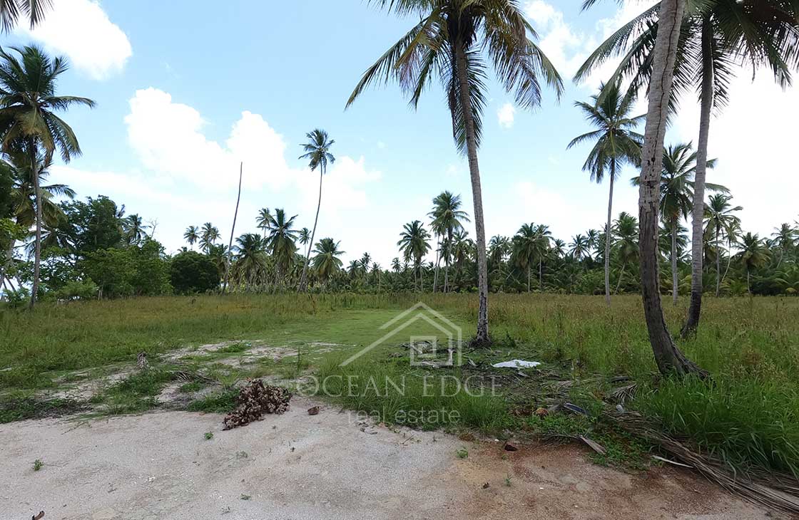 Large beachfront land in intimate area