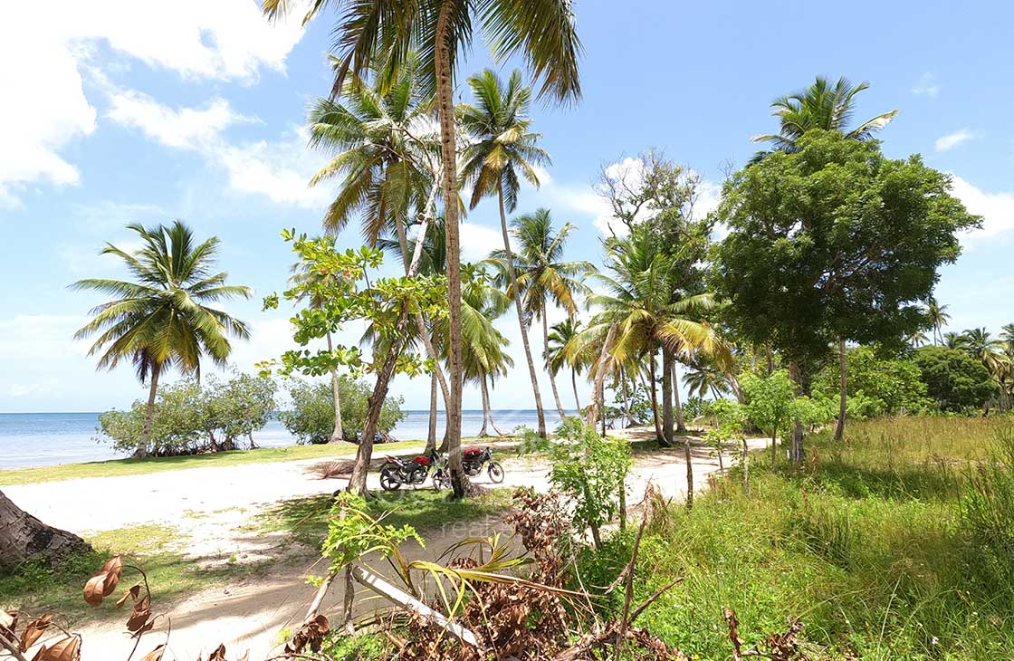 Large beachfront land in intimate area