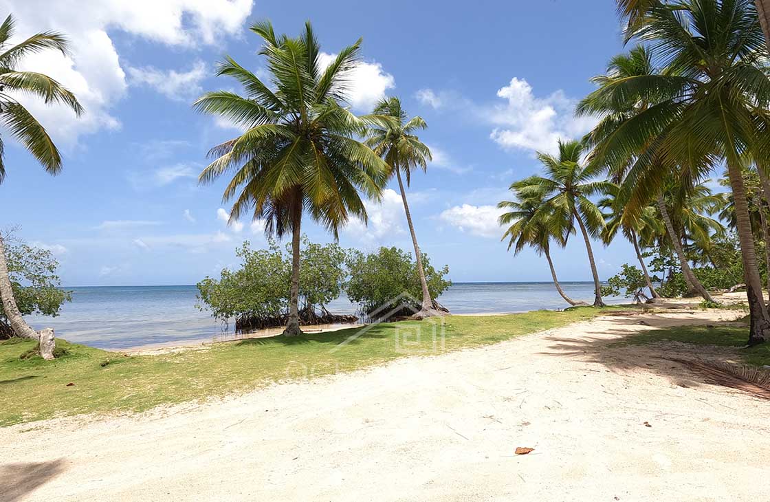 Large beachfront land in intimate area