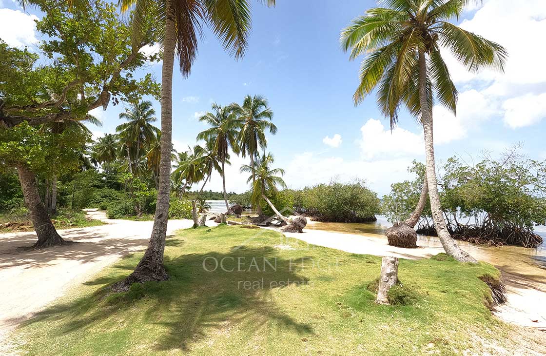 Large beachfront land in intimate area