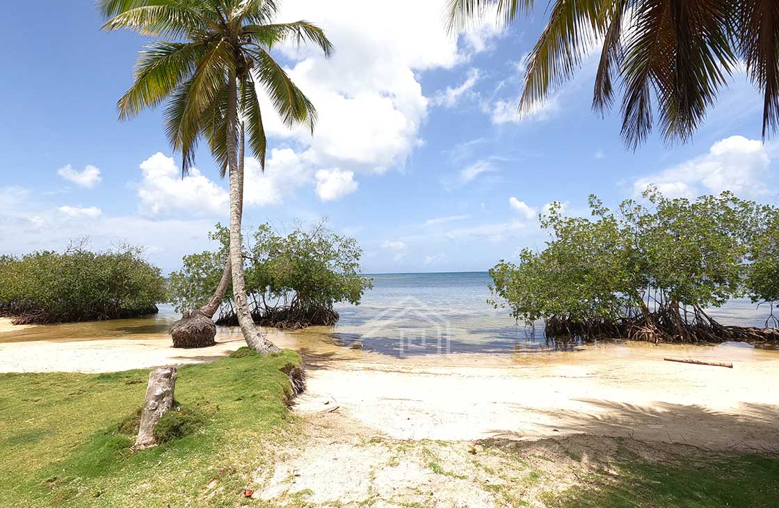 Large beachfront land in intimate area