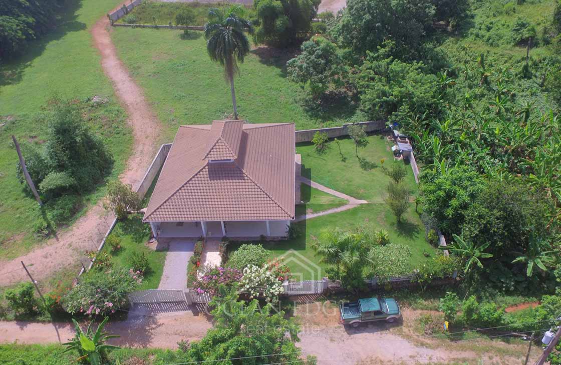 villa in calm area of Bonita beach - drone (1)