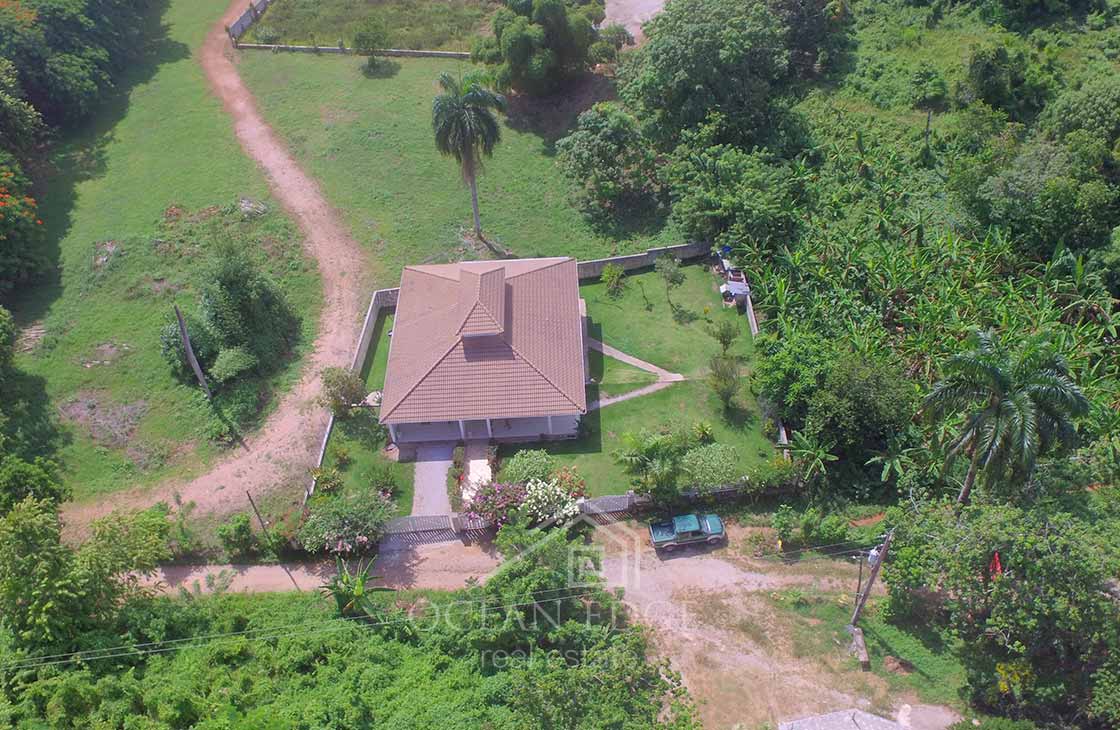 villa in calm area of Bonita beach - drone (2)