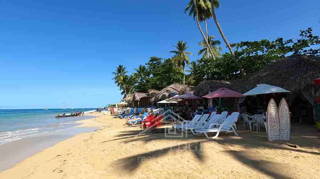 Beach-restaurant-pescadores-las-terrenas-Ocean-edge-real-estate-dominican-republic