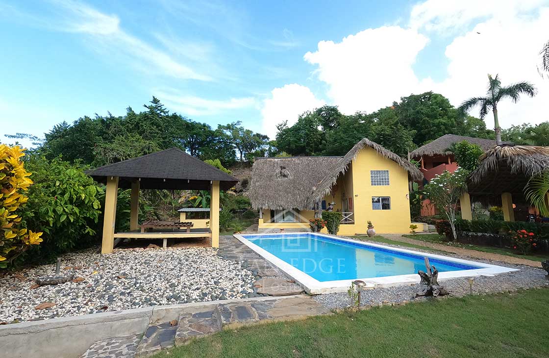 Country-villa-with-spacious-garden-in-Barbacoa-las-terrenas-ocean-edge-real-estate