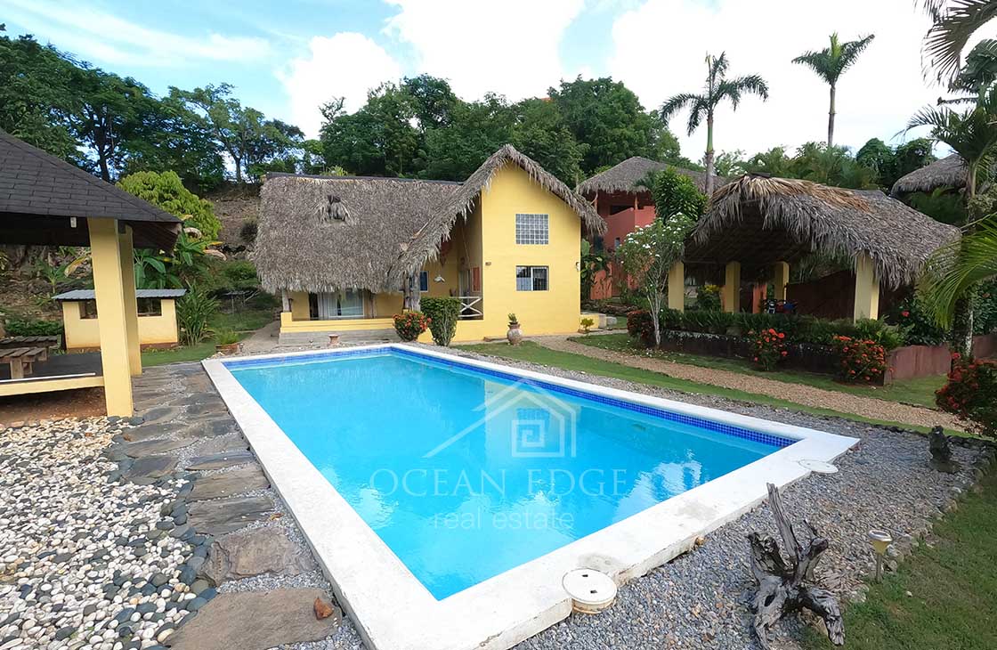 Country-villa-with-spacious-garden-in-Barbacoa-las-terrenas-ocean-edge-real-estate