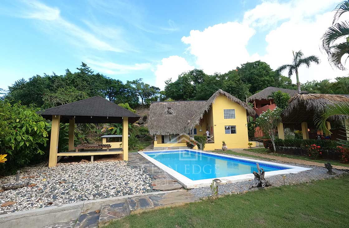 Country-villa-with-spacious-garden-in-Barbacoa-las-terrenas-ocean-edge-real-estate