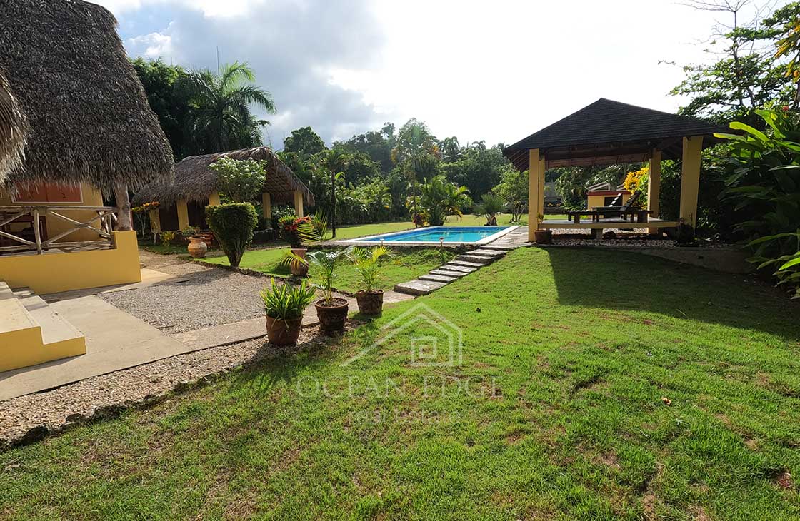 Country-villa-with-spacious-garden-in-Barbacoa-las-terrenas-ocean-edge-real-estate