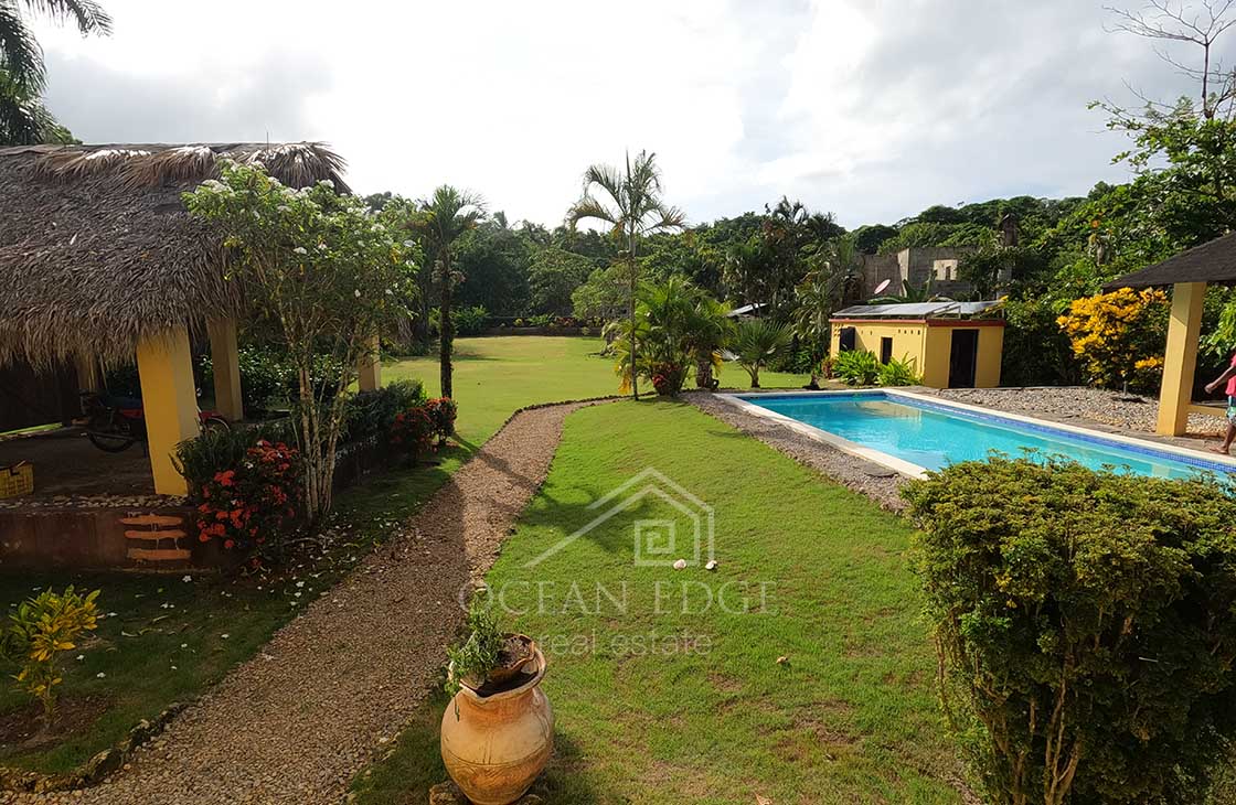 Country-villa-with-spacious-garden-in-Barbacoa-las-terrenas-ocean-edge-real-estate