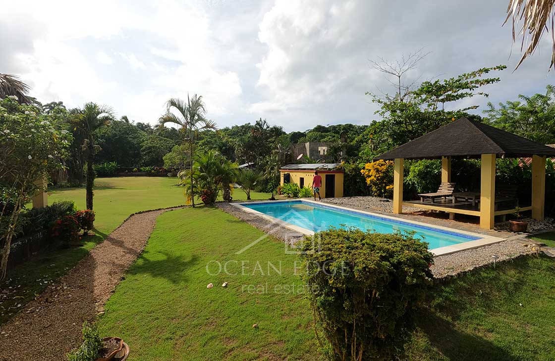 Country-villa-with-spacious-garden-in-Barbacoa-las-terrenas-ocean-edge-real-estate