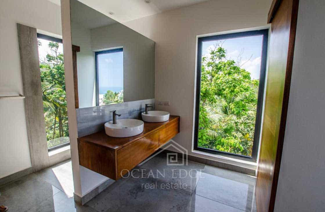 Luxury ocean view villa with independent apartment