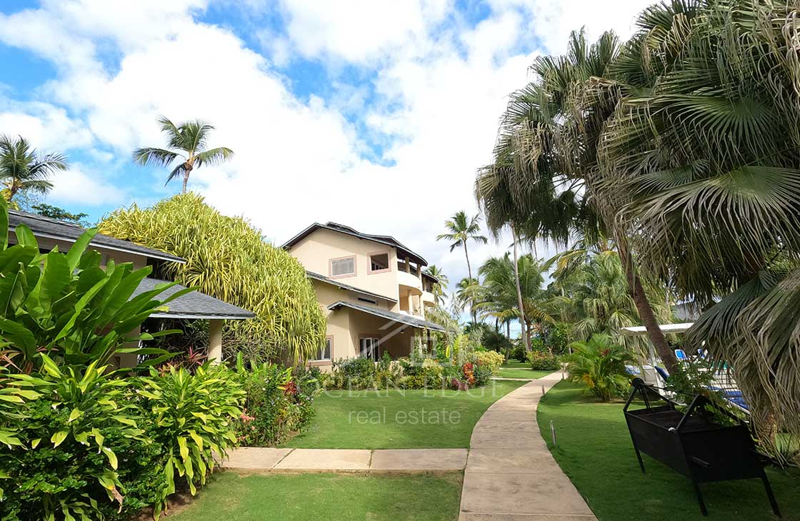 Beachfront-hotel-condo-las-ballenas-las-terrenas-real-estate-ocean-edge