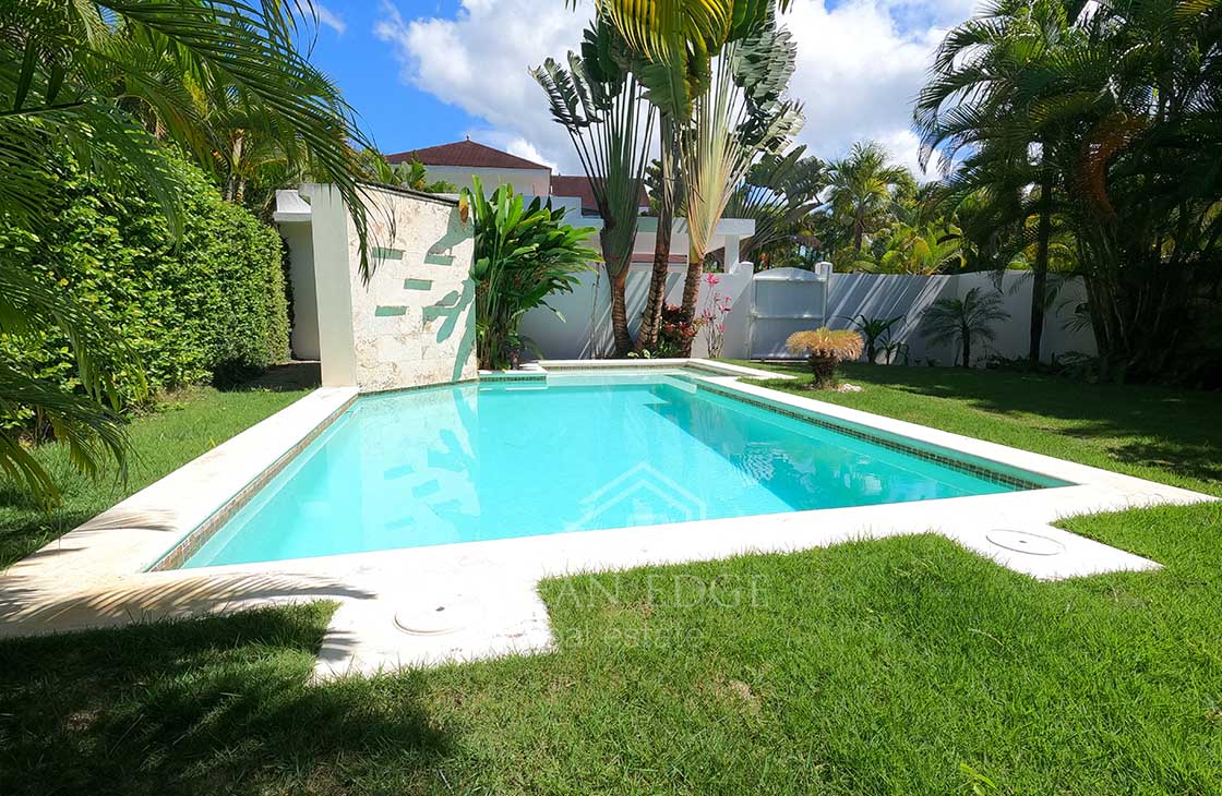 4-bed-Villa-with-private-pool-near-Las-Bellenas-beach-las-terrenas-real-estae