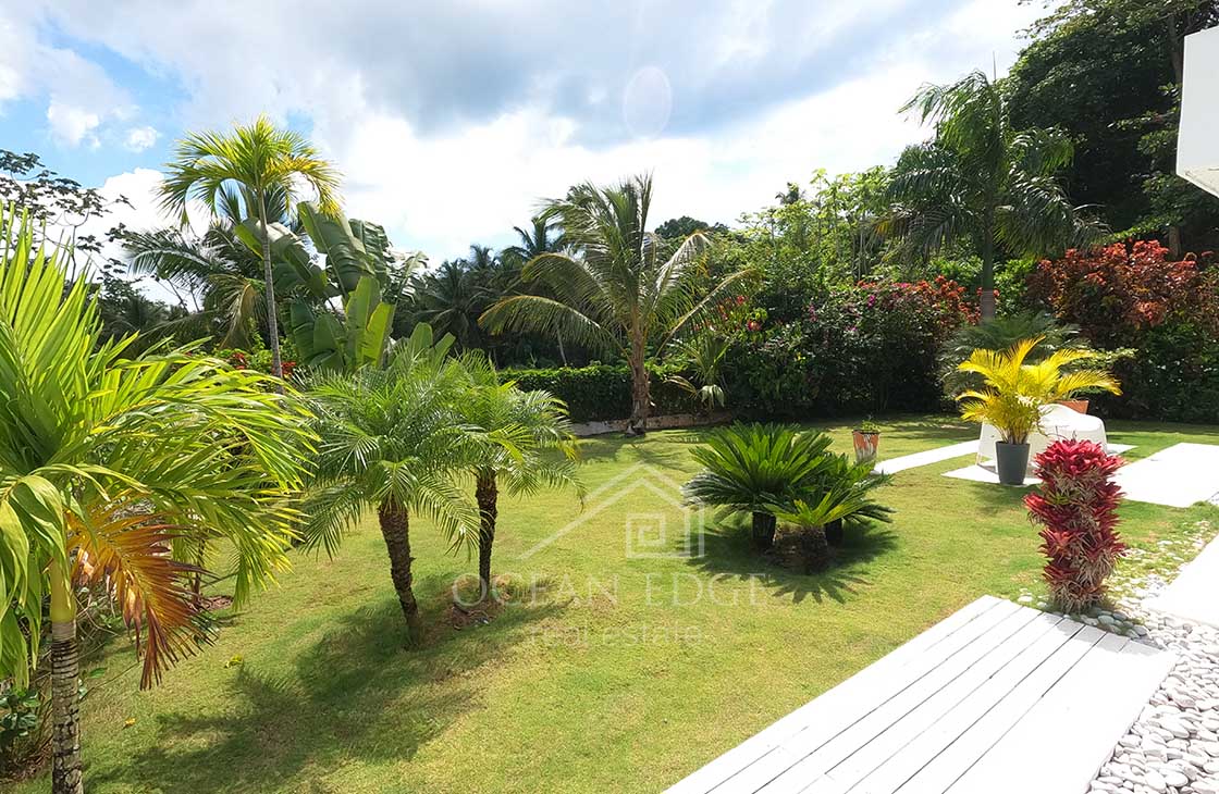 Luxury-3-bed-villa-with-golf-course-in-Las-Ballenas-las-terrenas-ocean-edge-real-estate