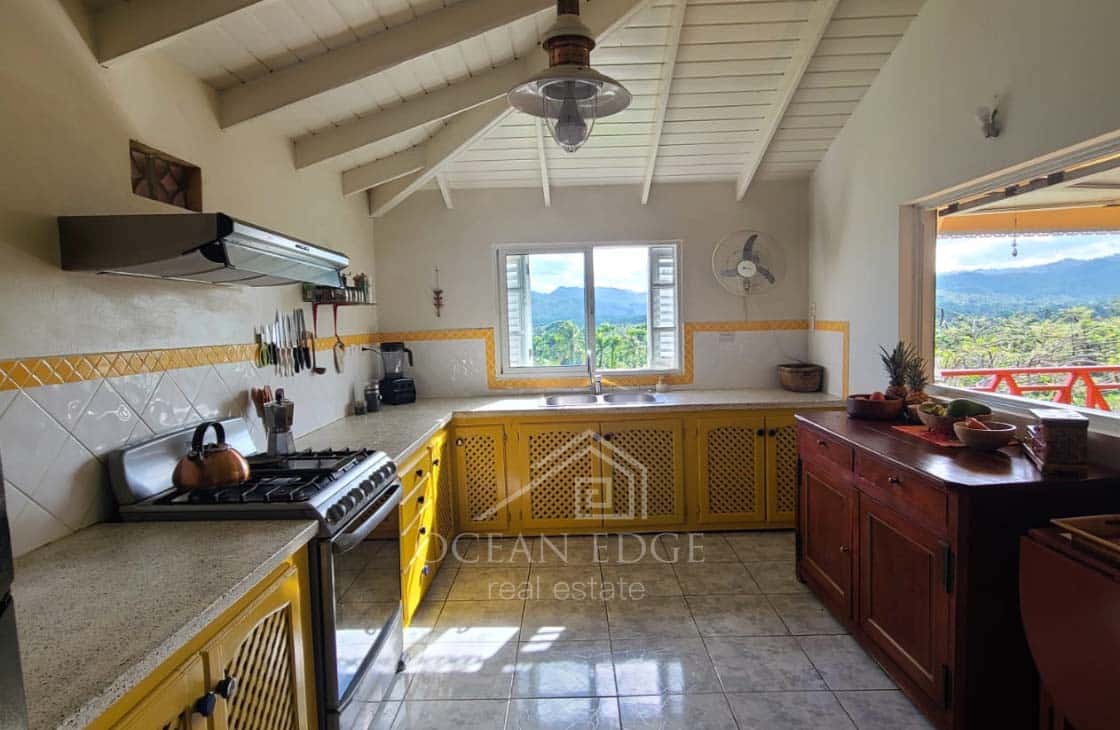Spectacular Mountain View House in El Limon-ocean-edge-real-estate-18