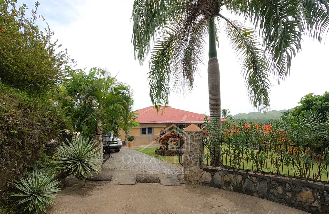 Spectacular-Mountain-View-House-in-Limon-las-terrenas-ocean-edge-real-estate
