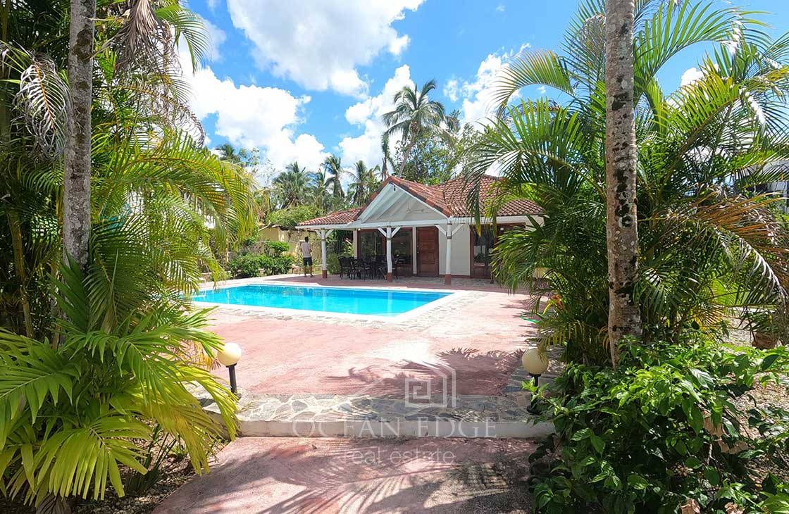 3-bedroom-villa-with-Pool-and-Bungalow-(37)