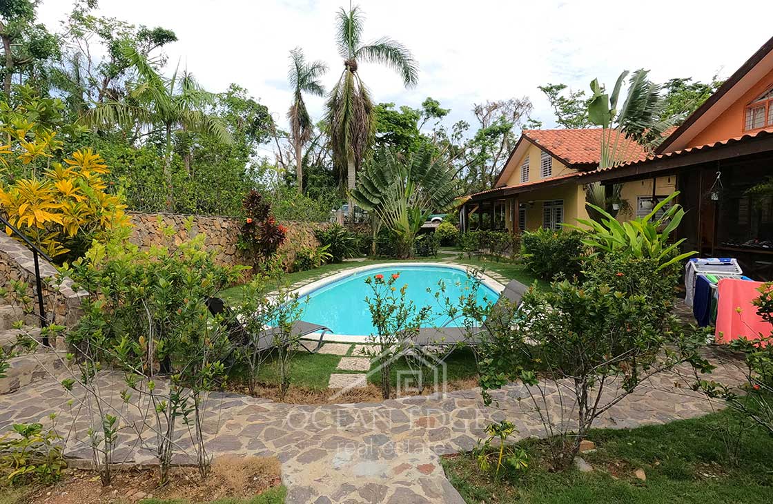 4-bedroom-villa-near-Las-Ballenas-Beach-(12)