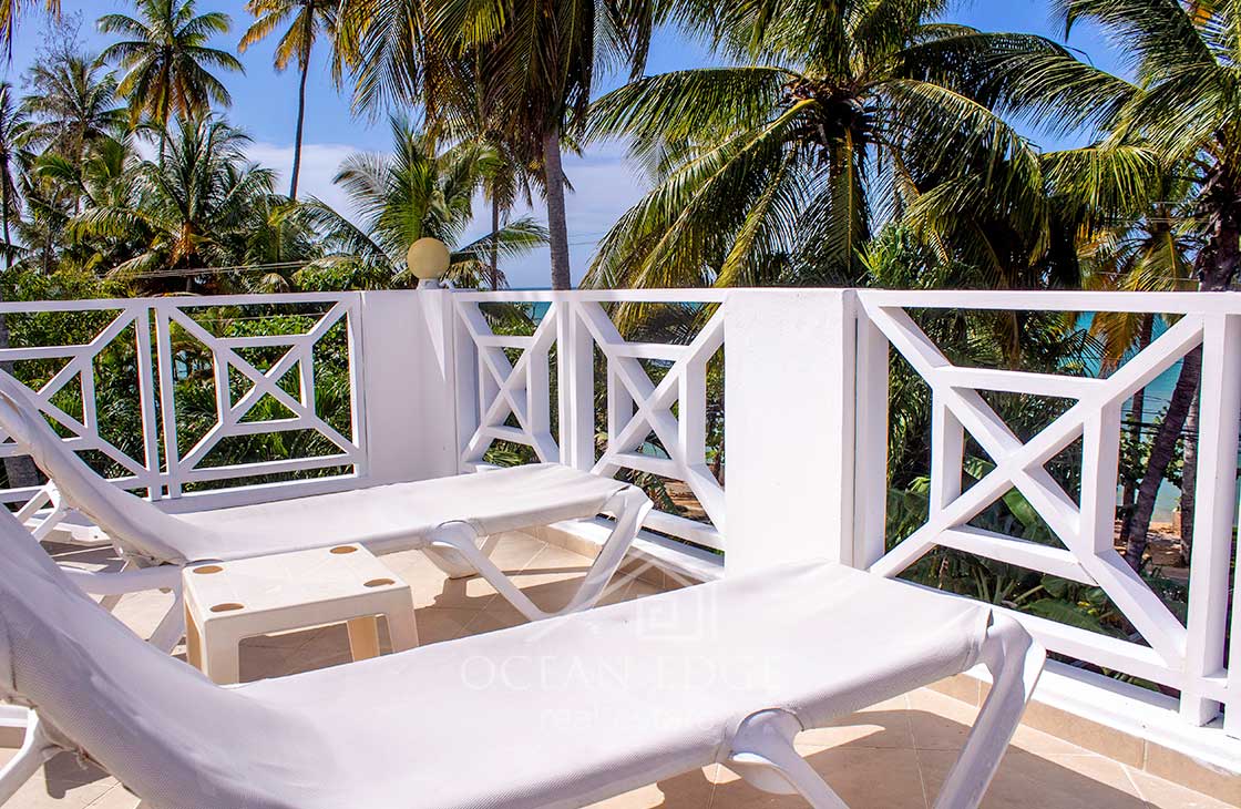 Beachfront hotel and restaurant by Playa Popy (20)