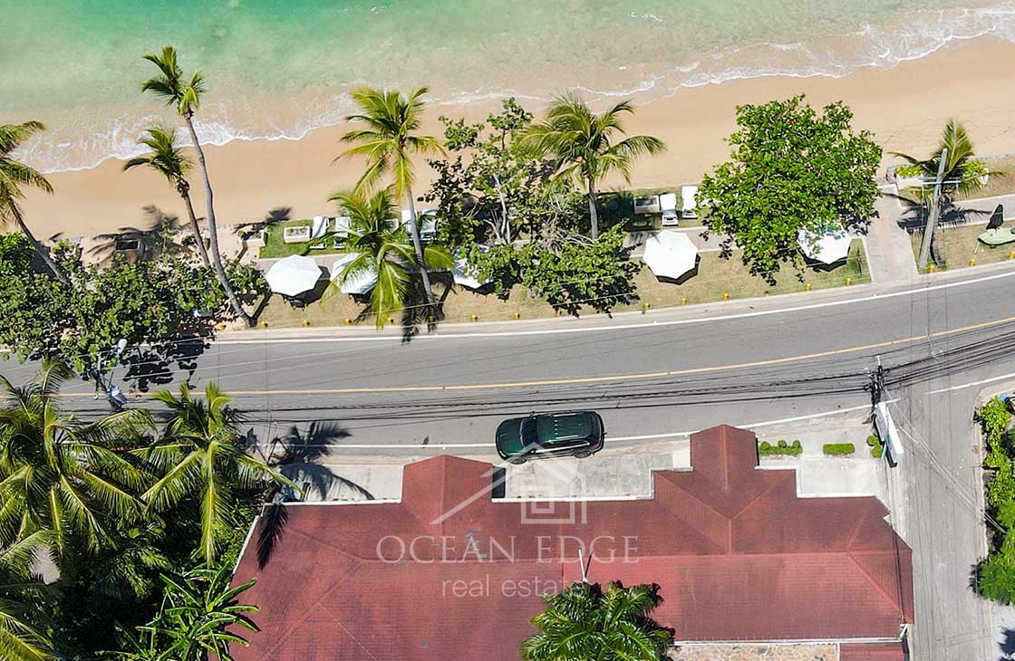 Beachfront hotel and restaurant by Playa Popy (40)