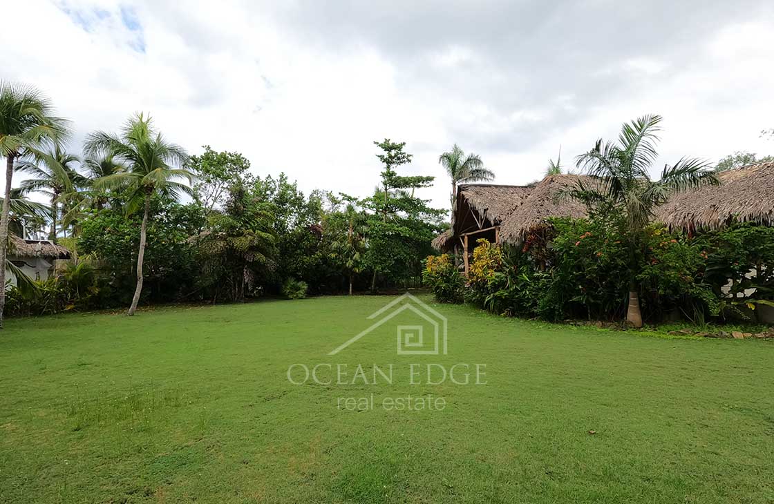 Caribbean villa with large garden near Cosón Beach-las-terrenas-ocean-edge-real-estate (1)