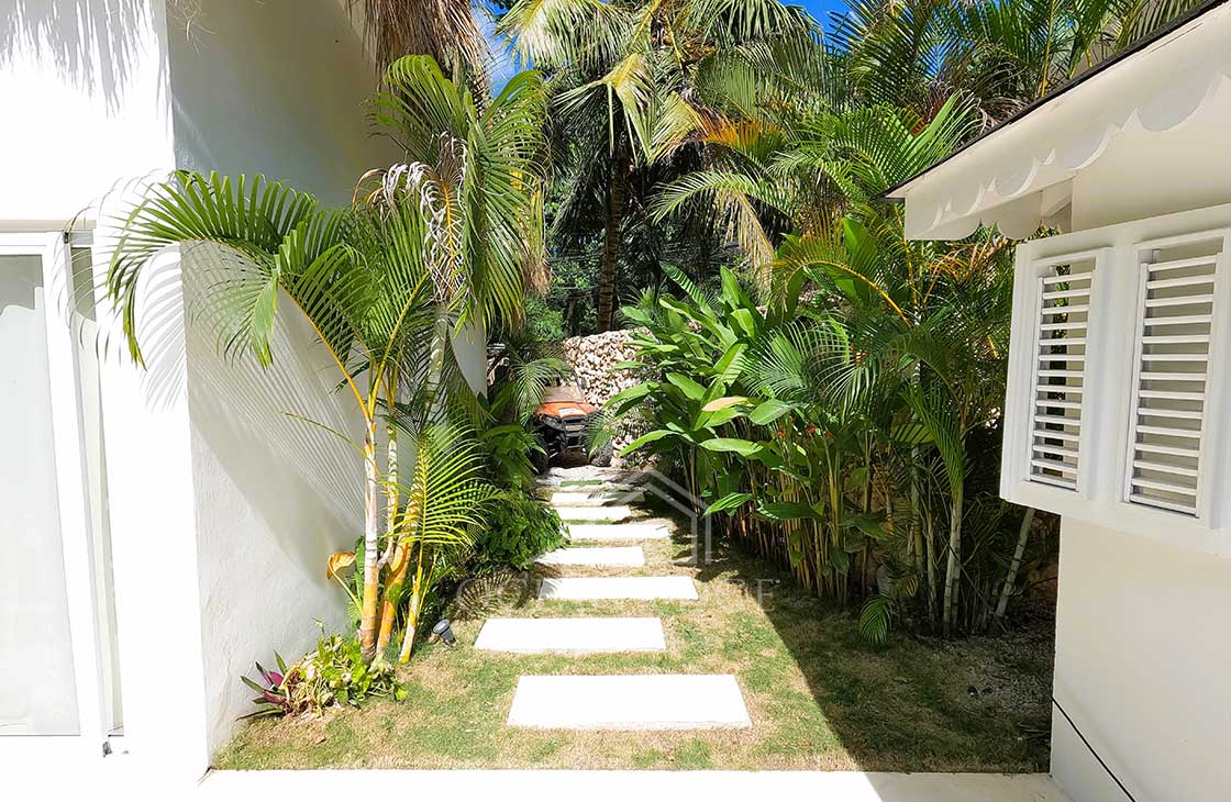 2-Bed-turnkey-villa-with-extra-bungalow-near-Playa-Bonita-las-terrenas-ocean-edge-real-estate