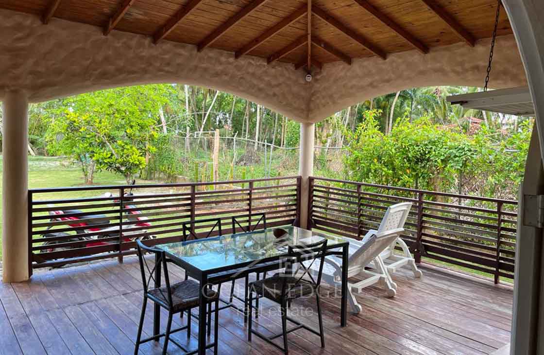 2-Bed villa sitting on a large land near the beach in Playa Cosón-las-terrenas-ocean-edge-real-estate (11)