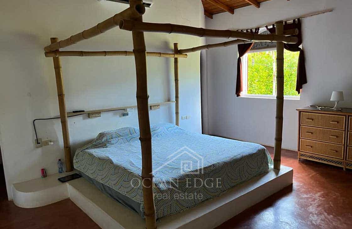 2-Bed villa sitting on a large land near the beach in Playa Cosón-las-terrenas-ocean-edge-real-estate (4)