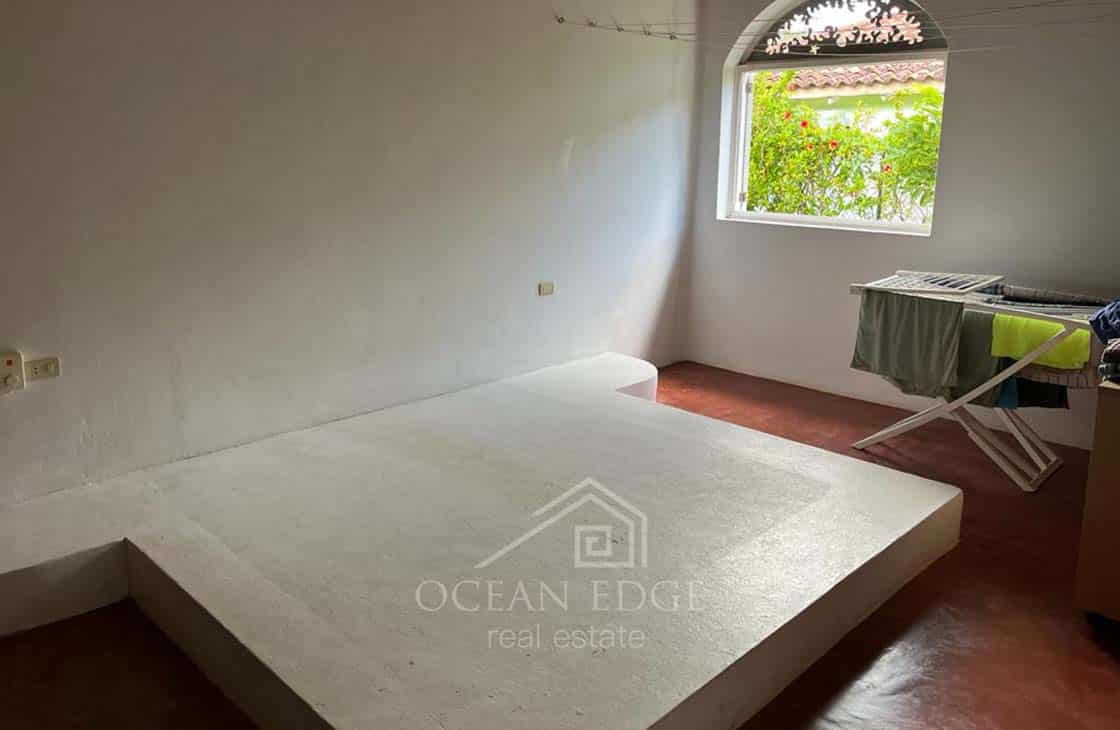 2-Bed villa sitting on a large land near the beach in Playa Cosón-las-terrenas-ocean-edge-real-estate (6)