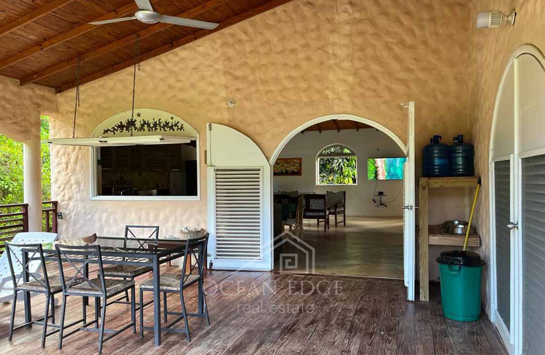 2-Bed villa sitting on a large land near the beach in Playa Cosón-las-terrenas-ocean-edge-real-estate (8)