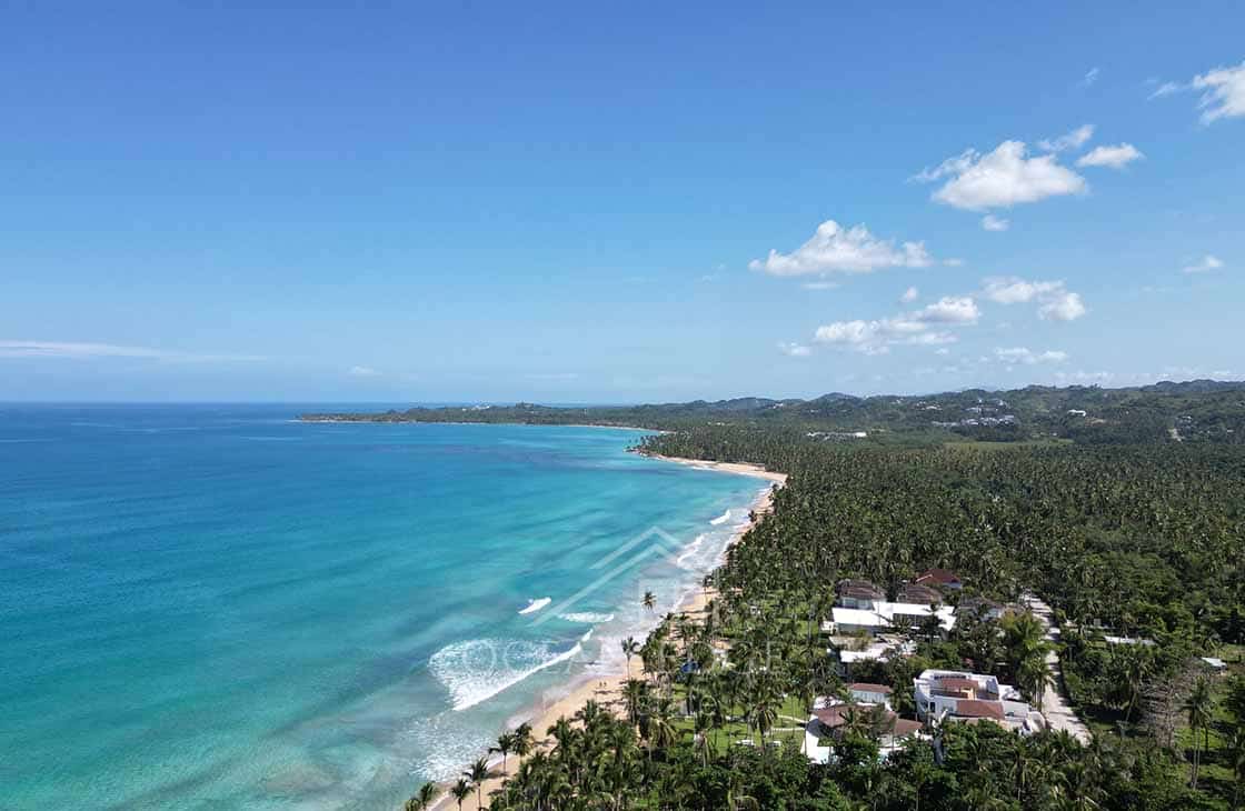 2-Bed-villa-sitting-on-a-large-land-near-the-beach-in-Playa-Coson-las-terrenas-ocean-edge-real-estate-drone