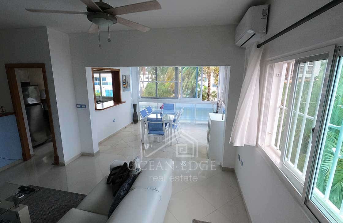 Renovated Ocean view Triplex in front of popy beach.JPG