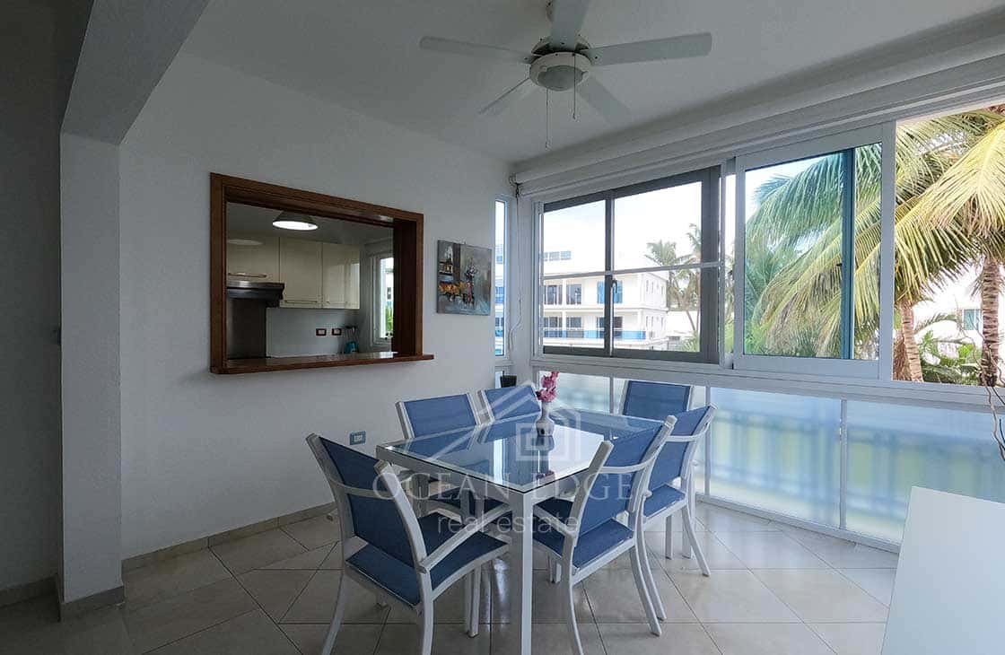 Renovated Ocean view Triplex in front of popy beach