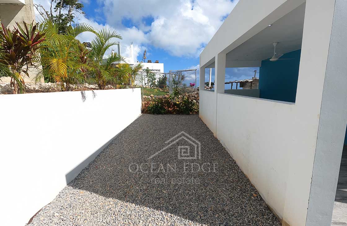 Pleasant-1-bed-villa-nesting-on-top-of-Los-Puentes-las-terrenas-ocean-edge-real-estate