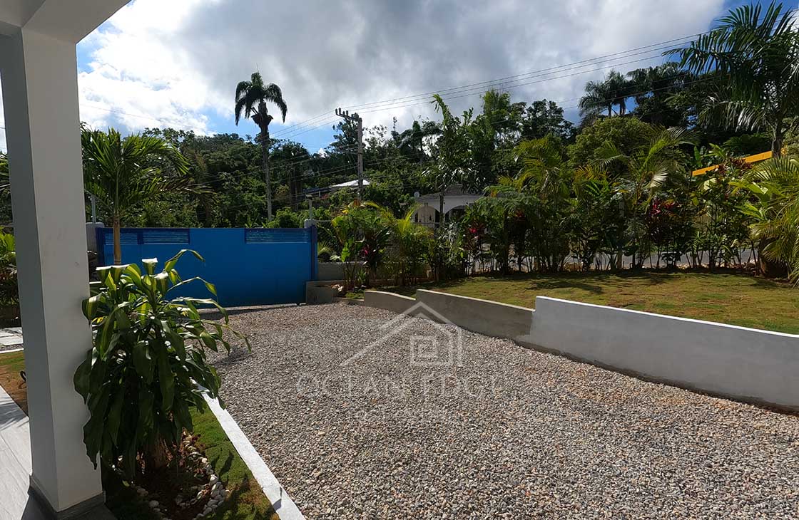 Pleasant-1-bed-villa-nesting-on-top-of-Los-Puentes-las-terrenas-ocean-edge-real-estate