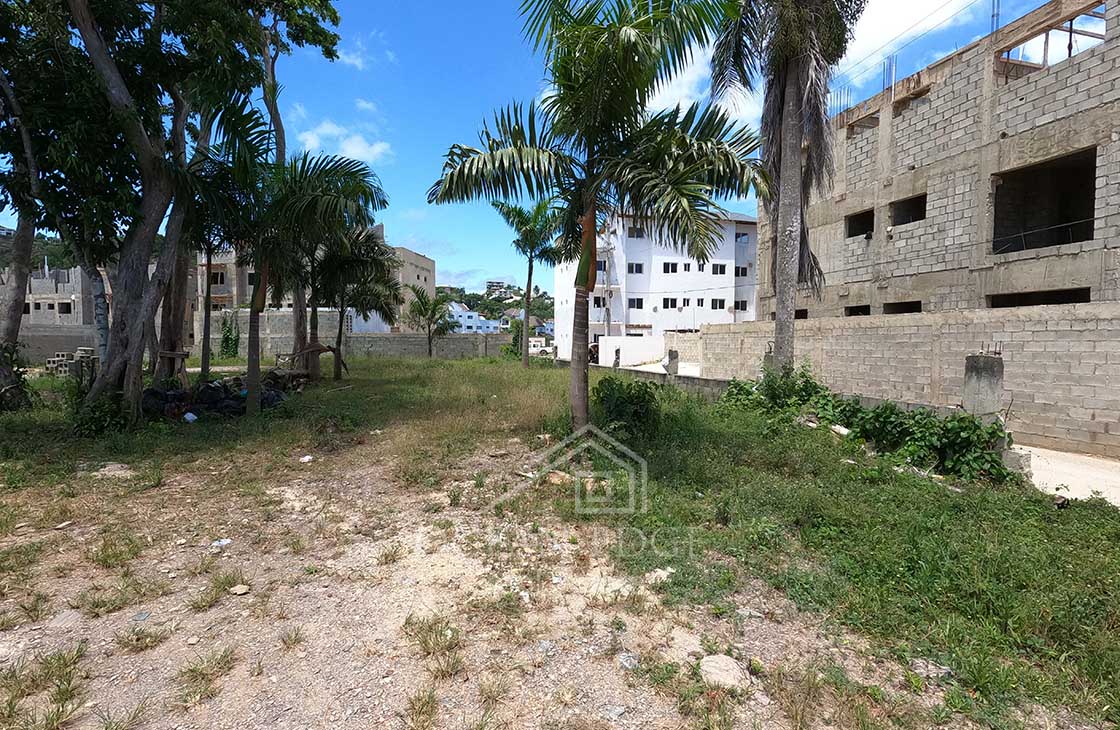 Constructible lot near tourism center in Playa Popy