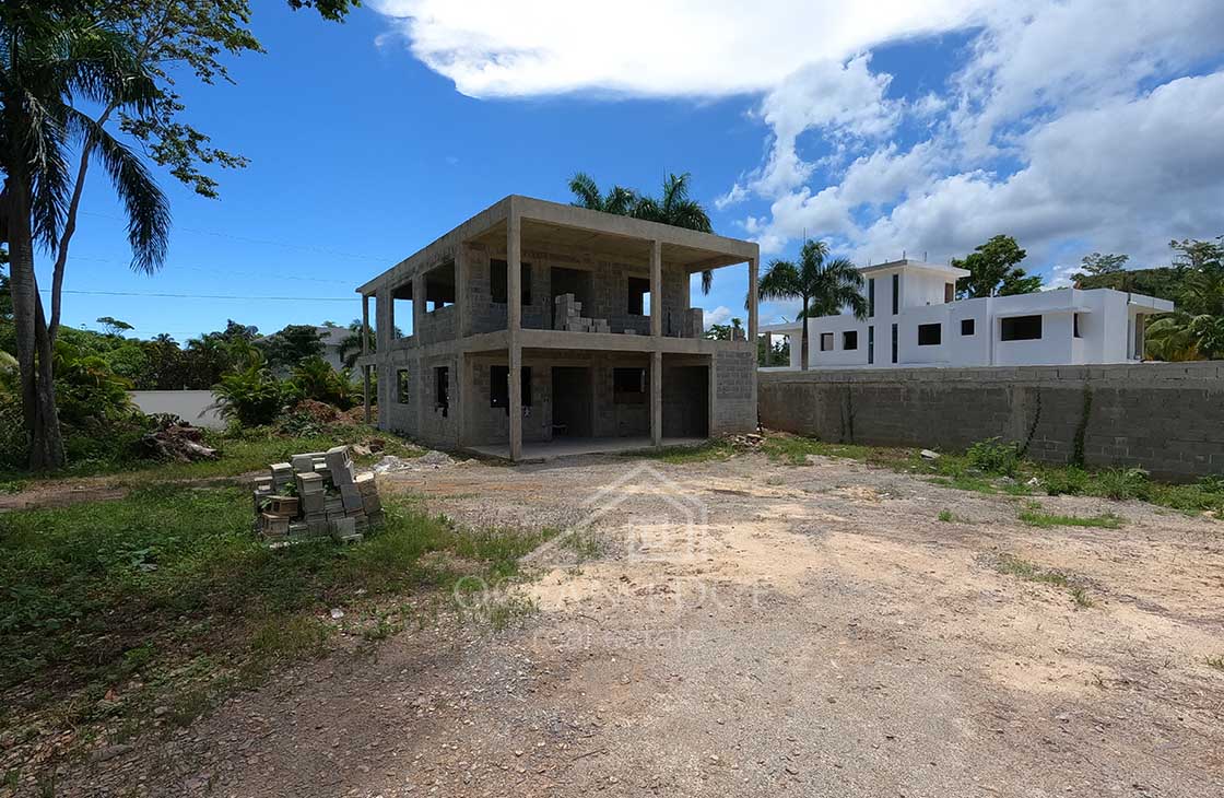 Constructible lot near tourism center in Playa Popy