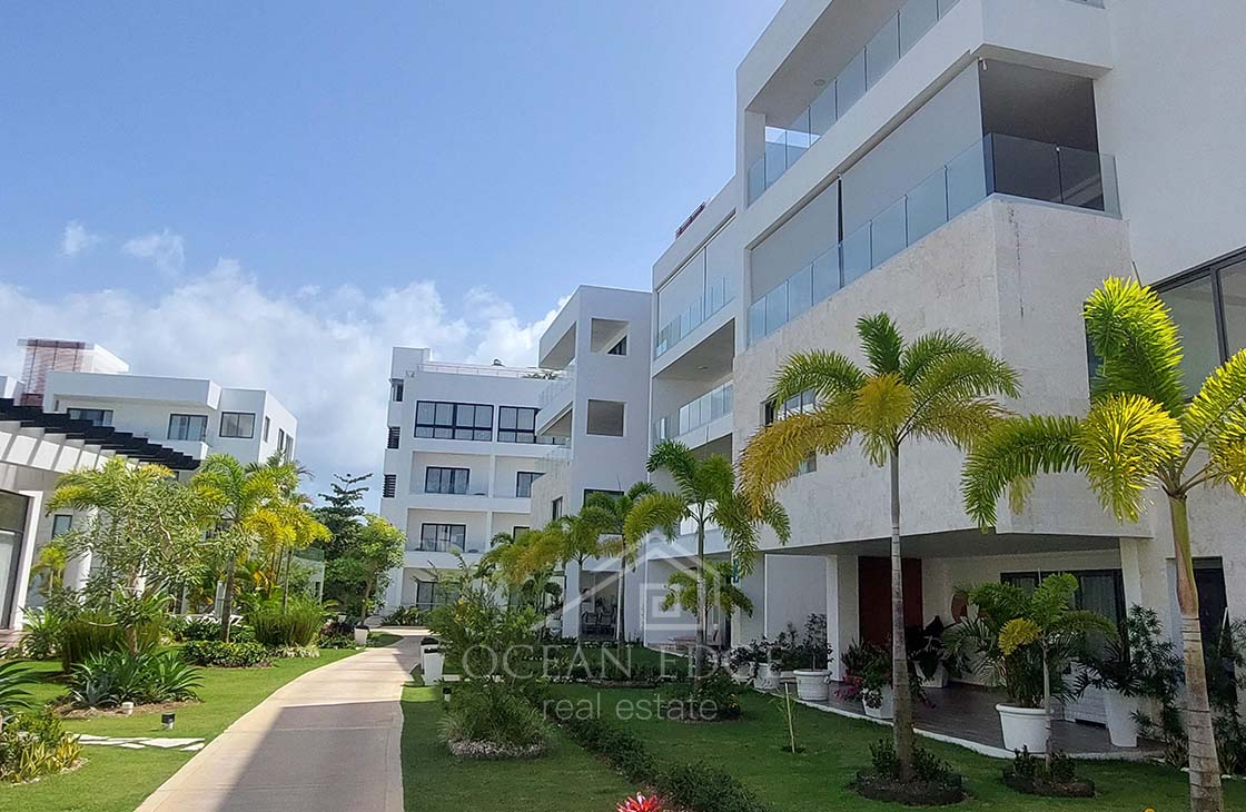 Fancy Ocean-View Penthouse by the Beach in Playa Portillo-las-terrenas-ocean-edge-real-estate (39)