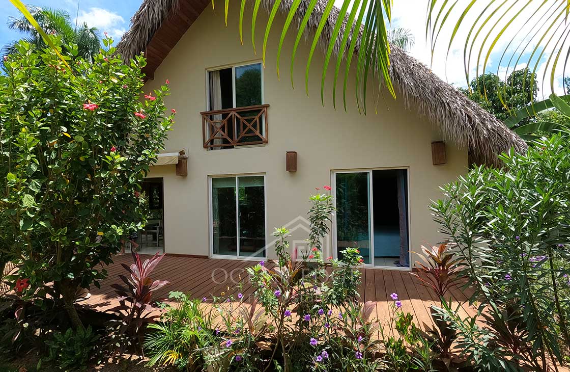 Tropical Bungalow in gated community near tourism center
