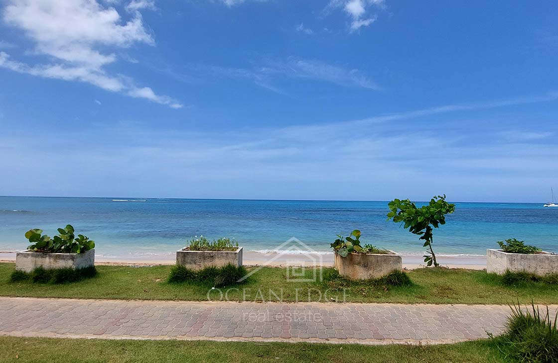 Furnished 2-Br condo two steps to Popy Beach-las-terrenas-ocean-edge-real-estate (14)